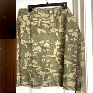 Camo Raw-hemmed Stripped Skirt